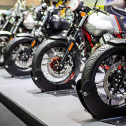 並んでいるバイク